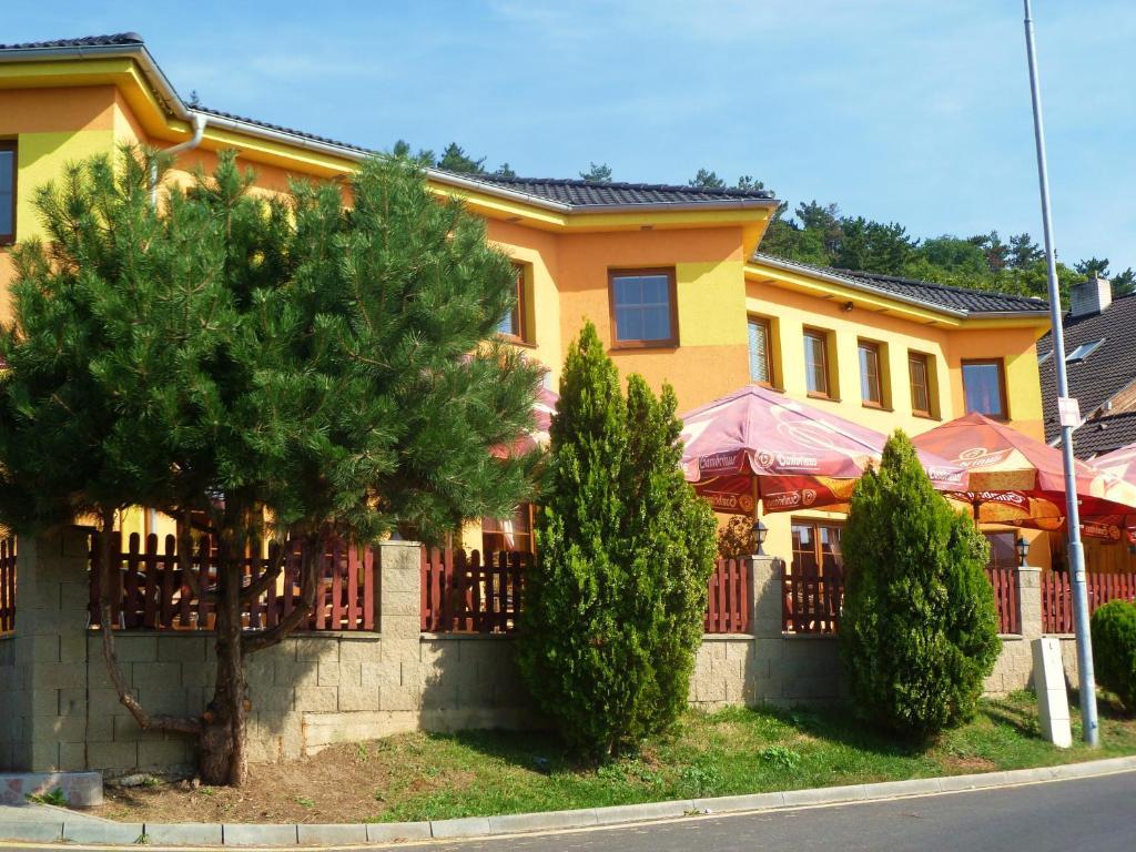 Hotel Pohadka Most Bagian luar foto