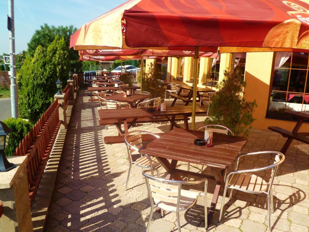 Hotel Pohadka Most Bagian luar foto