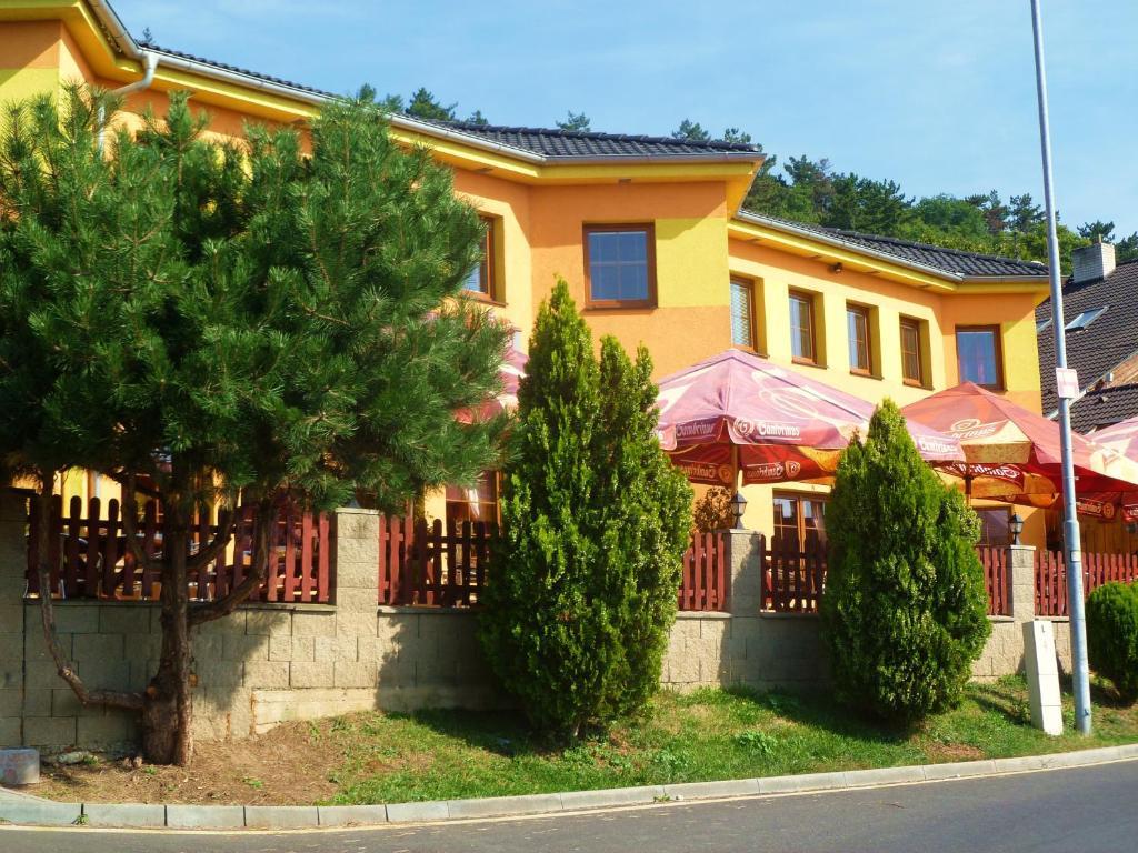 Hotel Pohadka Most Bagian luar foto
