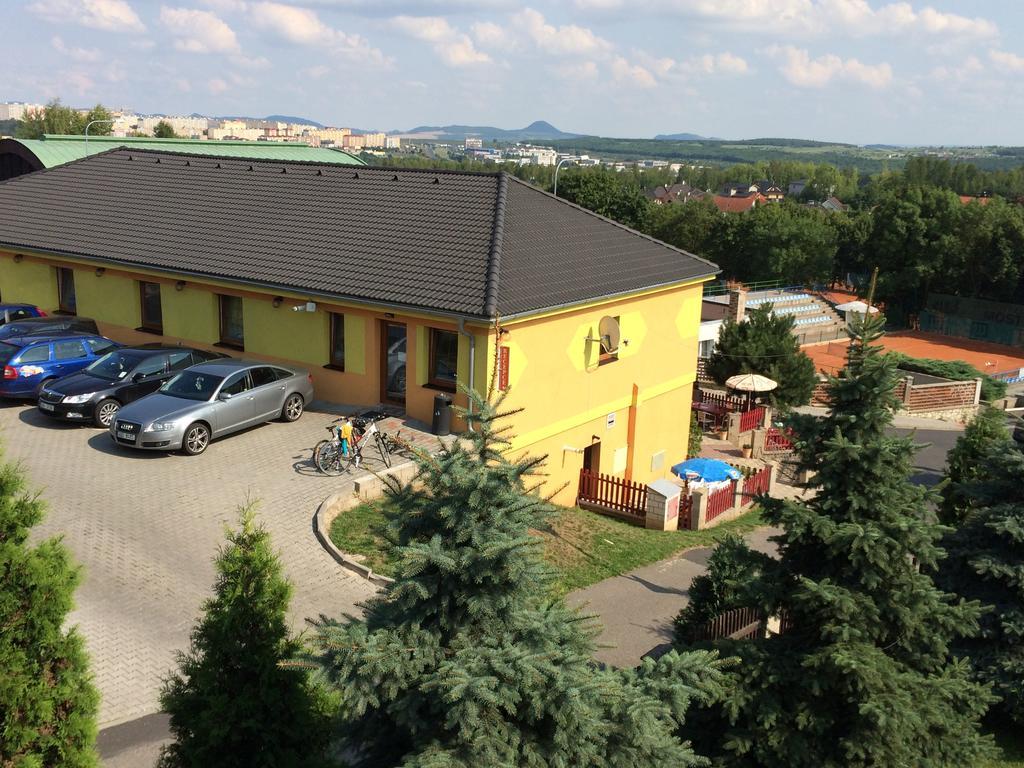Hotel Pohadka Most Bagian luar foto