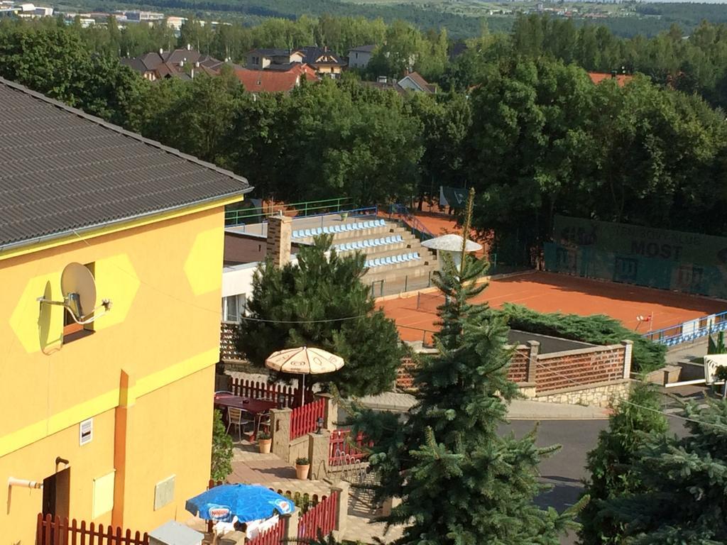 Hotel Pohadka Most Bagian luar foto